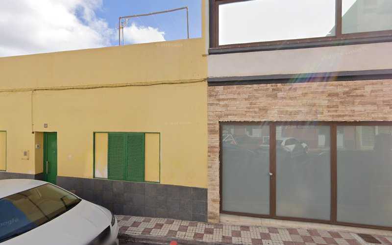 Fotografia tomada fuera de Comercial Dugarci - Carpintería metálica y de aluminio en Puerto de la Cruz, Santa Cruz de Tenerife