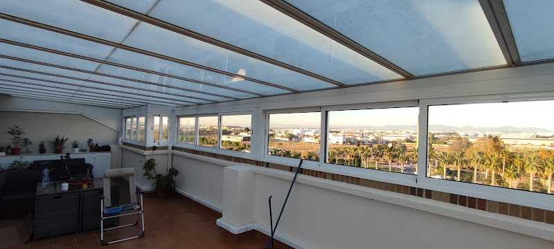 Fotografia tomada fuera de Carpinteria de Aluminio Hidalgo S.L - Botiga en Quart de Poblet, Valencia