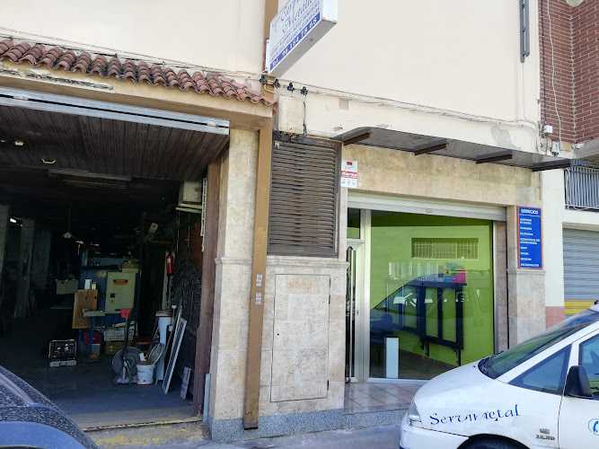 Fotografia tomada fuera de Servimetal Artesanía - Carpintería metálica y de aluminio en Quart de Poblet, Valencia