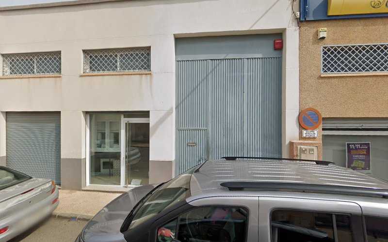 Fotografia tomada fuera de Suralex Aluminios SL - Carpintería metálica y de aluminio en Puebla de Vícar, Almería