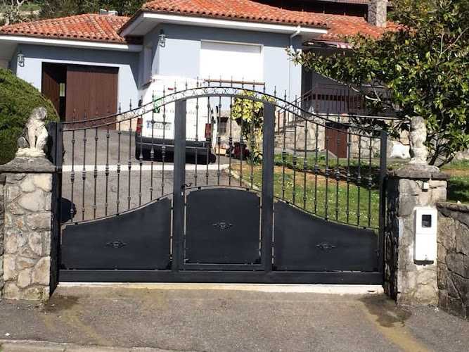 Fotografia tomada fuera de Carpinteria Metálica Valle del Caudal - Carpintería metálica y de aluminio en Mieres, Asturias