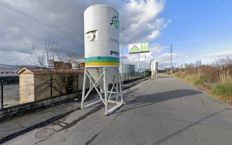Fotografia tomada fuera de Aluyasle S L - Carpintería metálica y de aluminio en Caravia, Asturias