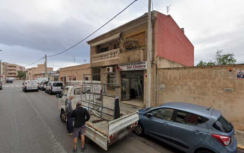 Fotografia tomada fuera de Aluminios Son Cladera - Carpintería metálica y de aluminio en Palma, Baleares