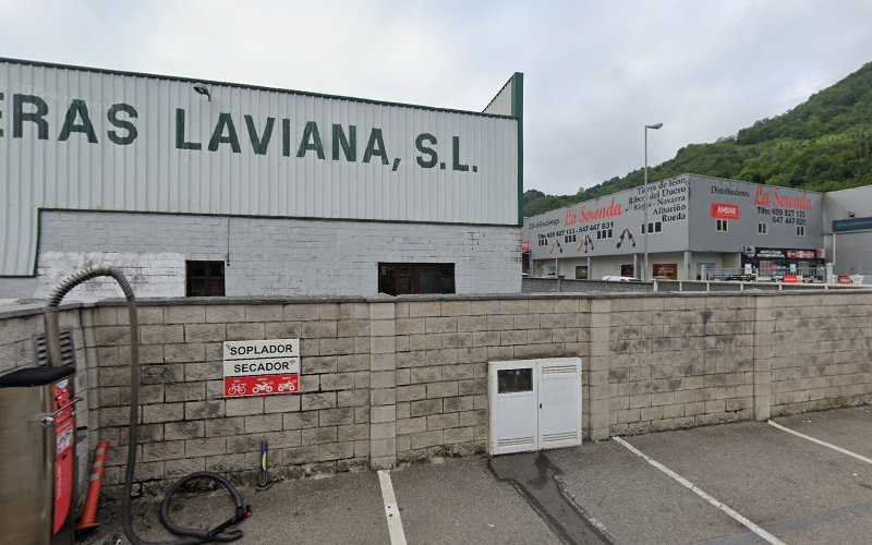 Fotografia tomada fuera de Maderas Laviana S.L. - Carpintería en Pola de Laviana, Asturias