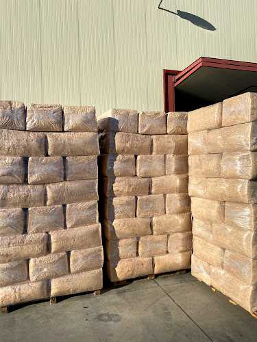 Fotografia tomada fuera de Maderas Ordax - Establecimiento de venta de madera en Toro, Zamora