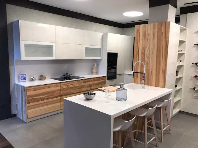 Fotografia tomada fuera de Grupo Ramón García - Tienda de muebles de cocina en Perillo, A Coruña