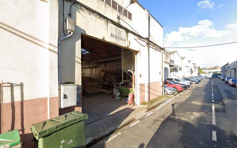 Fotografia tomada fuera de Ebanistería Barreiro - Fábrica de muebles en O Seixal, A Coruña