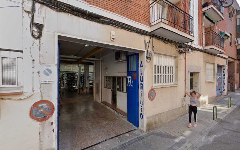 Fotografia tomada fuera de Simer - Proveedor de aluminio en Madrid, Madrid