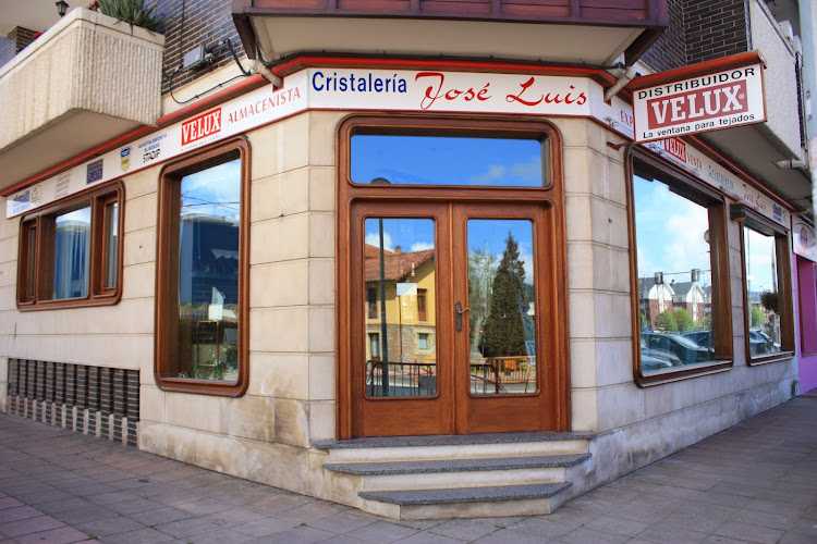 Fotografia tomada fuera de Cristalería Jose Luis - Tienda de artículos de cristal en Puente San Miguel, Cantabria