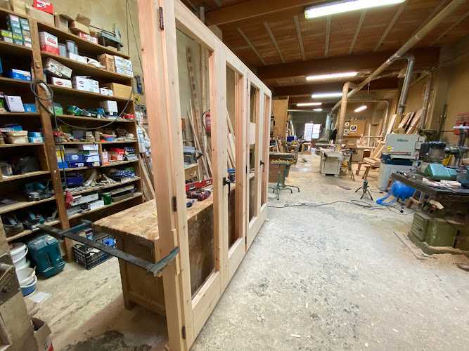 Fotografia tomada fuera de Fusteria Martí - Carpintero en Roses, Girona