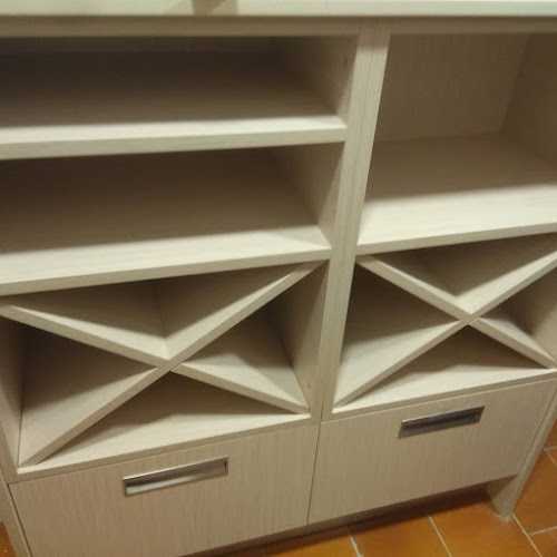 Fotografia tomada fuera de Carpintería Manuel Díaz - Carpintero en Roses, Girona