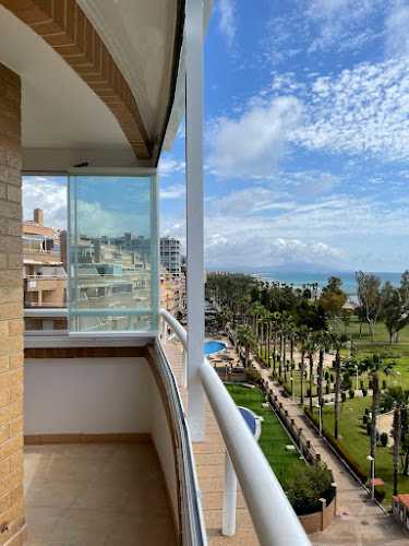 Fotografia tomada fuera de CERRAMIENTOS Y ACRISTALAMIENTOS AIXA BLANCO - Carpintería metálica y de aluminio en Oropesa del Mar, Castellón