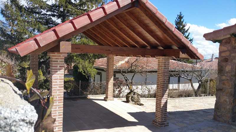 Fotografia tomada fuera de Carpinteria Alfredo Sanz - Carpintería en Las Navas del Marqués, Ávila