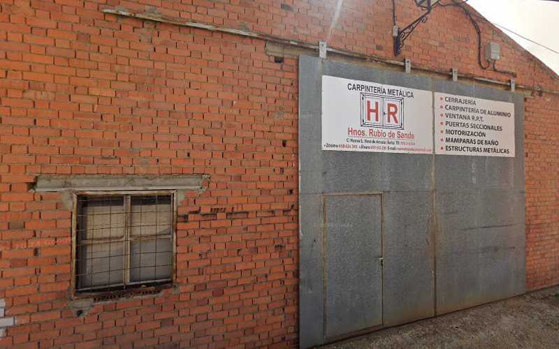 Fotografia tomada fuera de Hermanos Rubio - Carpintería metálica y de aluminio en Nava de Arévalo, Ávila