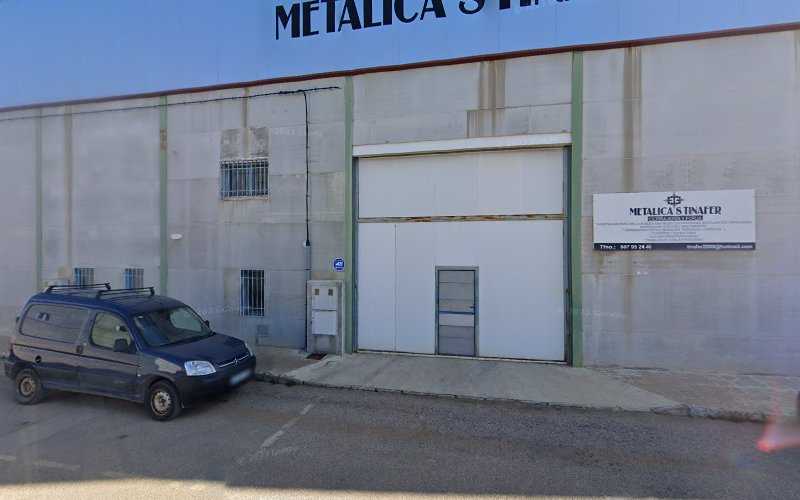 Fotografia tomada fuera de Metalica S Tinafer S.L. - Carpintería metálica y de aluminio en Mota del Cuervo, Cuenca