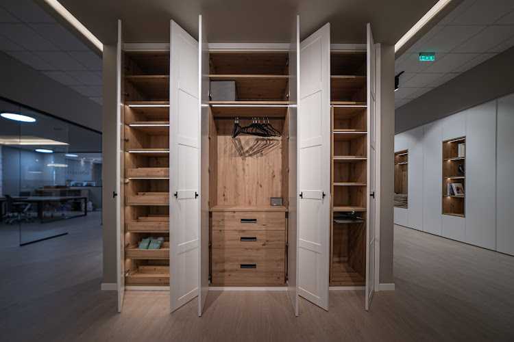 Fotografia tomada fuera de ARCOMOBEL - Tienda de muebles en Mota del Cuervo, Cuenca