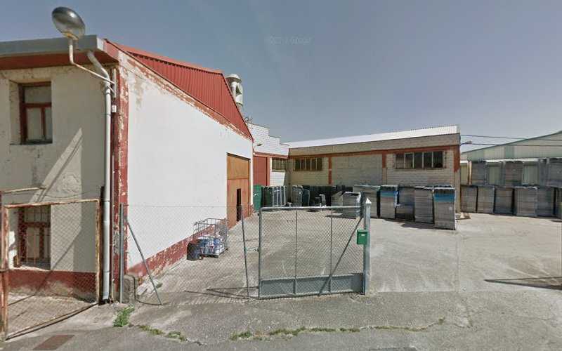 Fotografia tomada fuera de Carpintería Hermanos Salazar - Tienda de armarios en Miranda de Ebro, Burgos