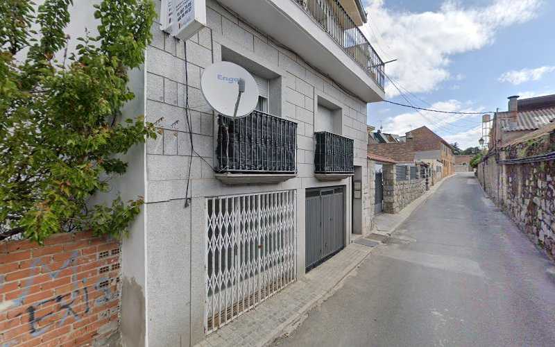 Fotografia tomada fuera de Dama - Fábrica de puertas en Valdemorillo, Madrid