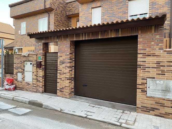 Fotografia tomada fuera de Cerrajería Pedro Aguilar, S.L. - Carpintería metálica y de aluminio en Valdemorillo, Madrid