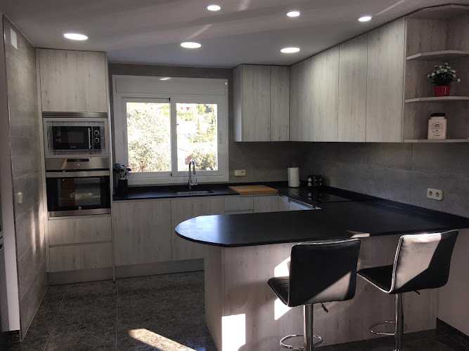 Fotografia tomada fuera de Muebles Valdecocina, S.L. - Fábrica de muebles en Valdemorillo, Madrid