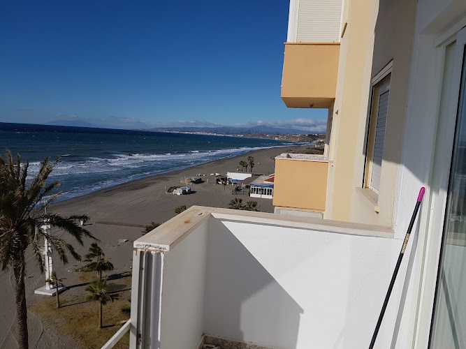 Fotografia tomada fuera de Cristalería Y Aluminios De Torrox-Costa - Carpintería metálica y de aluminio en Torrox Costa, Málaga