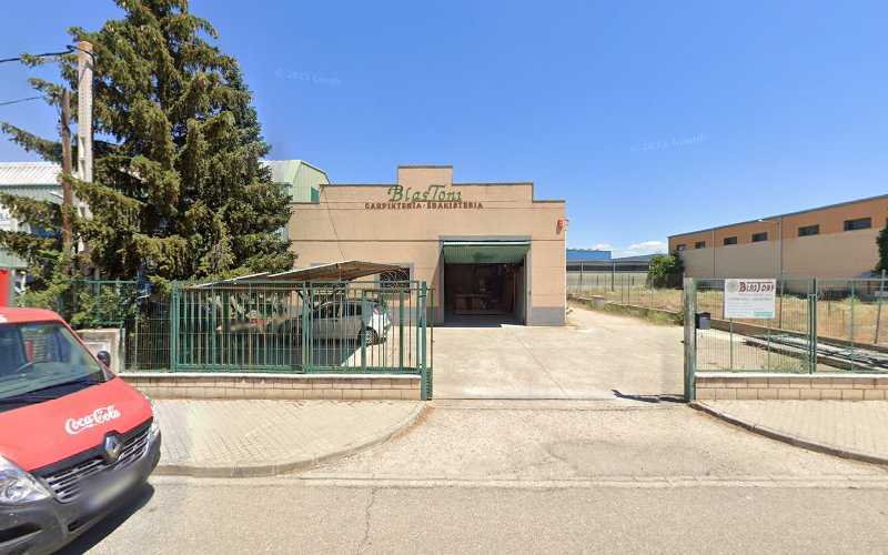 Fotografia tomada fuera de Carpintería Blas-Toni S L - Tienda de armarios en Aranda de Duero, Burgos