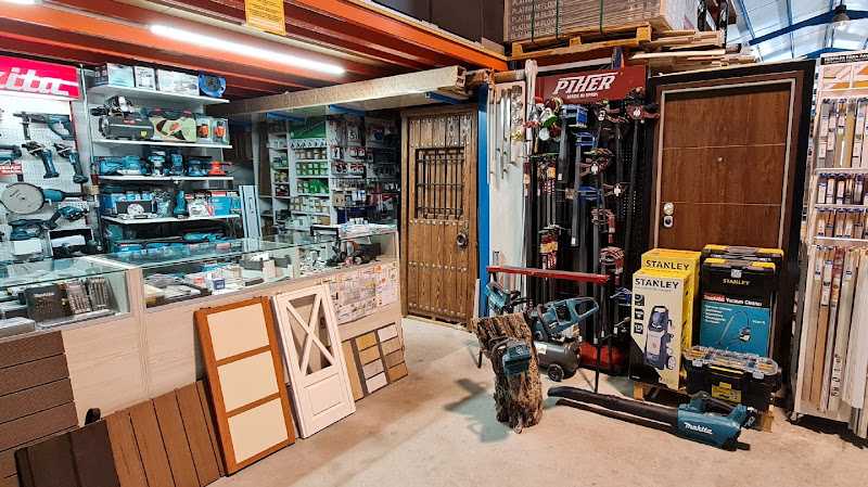 Fotografia tomada fuera de Maderas y Bricolaje Ochoa Aguilera - Tienda de bricolaje en Priego de Córdoba, Córdoba