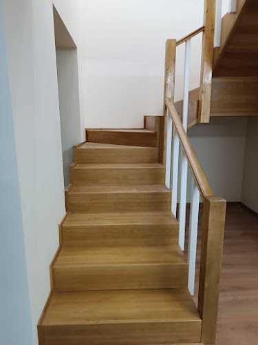 Fotografia tomada fuera de JAYMADESIGN - Establecimiento de venta de madera en Torreperogil, Jaén