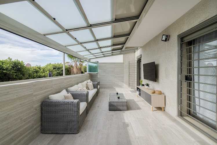 Fotografia tomada fuera de Alfox Diseño S.L. - Carpintería metálica y de aluminio en Torremolinos, Málaga