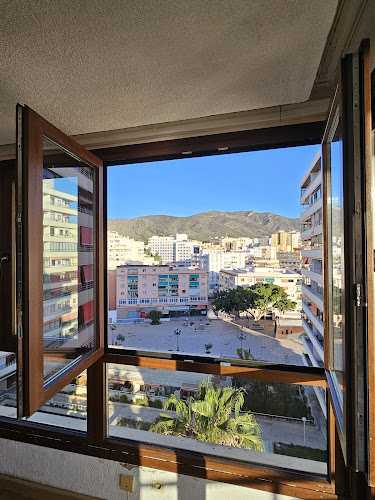 Fotografia tomada fuera de Aluminios, pvc , toldos y cristaleria santa Rosa - Carpintería metálica y de aluminio en Torremolinos, Málaga