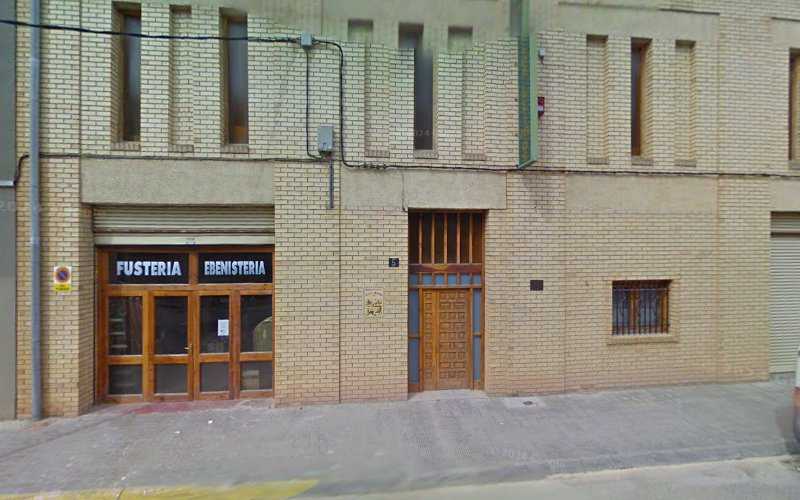 Fotografia tomada fuera de Ebanistería Llimós. Muebles de diseño - Disseny d'interiors en Torrefarrera, Lérida