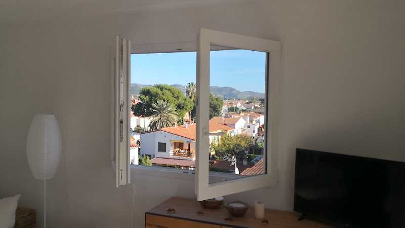 Fotografia tomada fuera de Talleres Metalicos Sequiol - Metal·listeria en Castellón de la Plana, Castellón