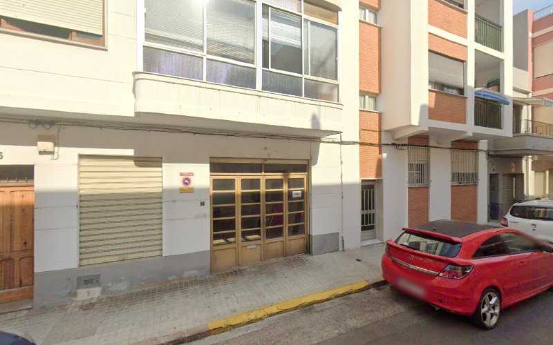 Fotografia tomada fuera de Fustería López - Tienda de suministros para trabajar la madera en El Perelló, Valencia