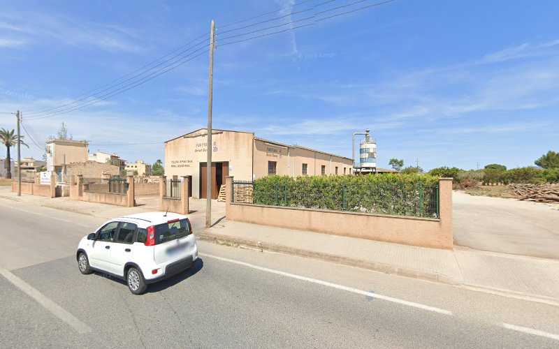 Fotografia tomada fuera de Fustería Bernat Bordoy - Carpintero en Porreres, Baleares