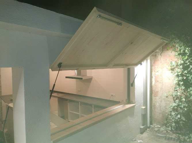 Fotografia tomada fuera de Fusterìa Josep Poch - Carpintero en La Bisbal del Penedès, Tarragona