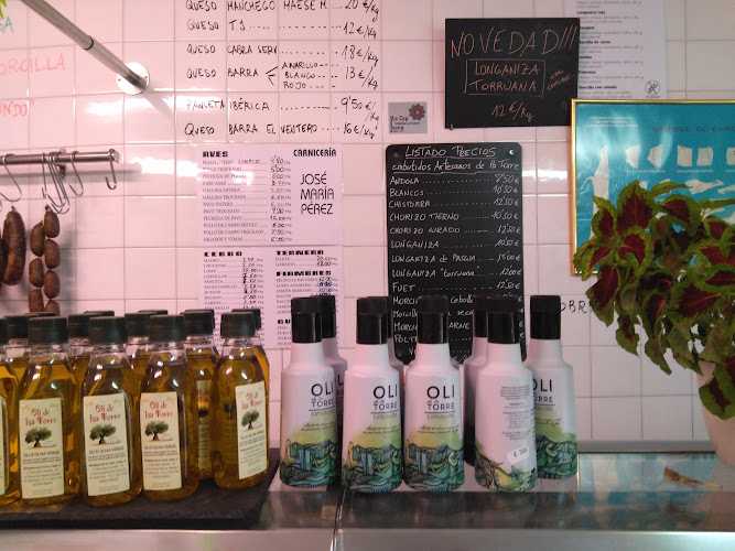 Fotografia tomada fuera de Embutidos Artesanos de Torremanzanas La Capsana - Charcuterie en Torremanzanas / La Torre de les Maçanes, Alicante