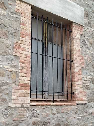 Fotografia tomada fuera de Serralleria Cruells,sl - Ventana de aluminio en Prats de Lluçanès, Barcelona