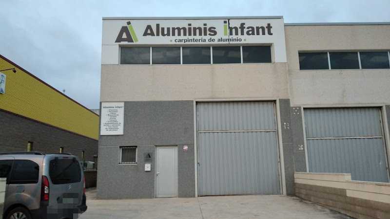 Fotografia tomada fuera de Aluminis Infant - Carpintería metálica y de aluminio en Hospitalet de L'Infant, Tarragona