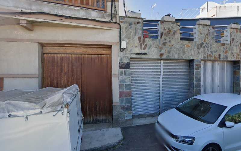 Fotografia tomada fuera de Manuel Angel González Díaz - Carpintería en Santidad Baja, Las Palmas