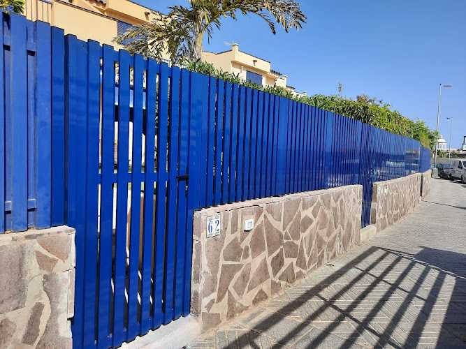 Fotografia tomada fuera de Carpintería de Aluminio Cabrera, S.L. - Carpintería metálica y de aluminio en Agüimes, Las Palmas