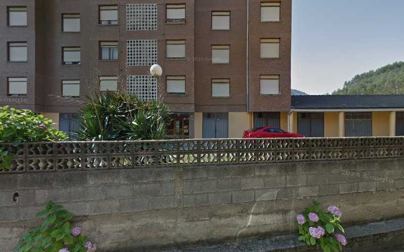 Fotografia tomada fuera de Juan Antonio Ruiz Marcos - Tienda de armarios en Los Corrales de Buelna, Cantabria