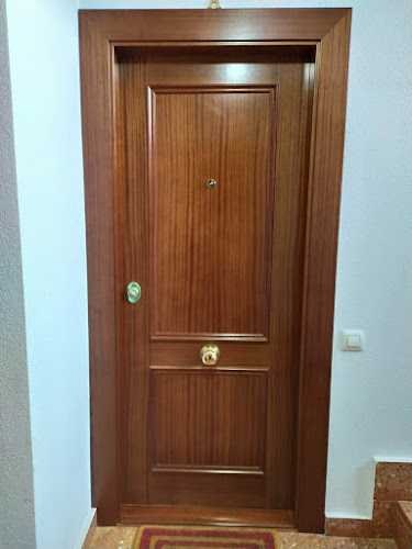 Fotografia tomada fuera de Puertas Mibor - Proveedor de puertas en Barros, Cantabria