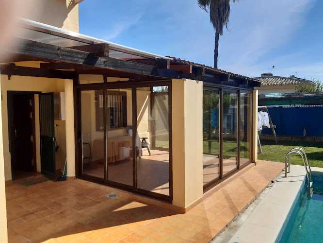 Fotografia tomada fuera de Aluminios Cahor - Carpintería metálica y de aluminio en Mairena del Aljarafe, Sevilla