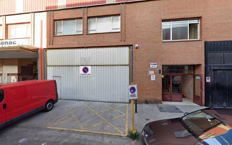 Fotografia tomada fuera de Carpintería Hermanos Hernández - Carpintería en Valle de Trápaga-Trapagaran, Vizcaya