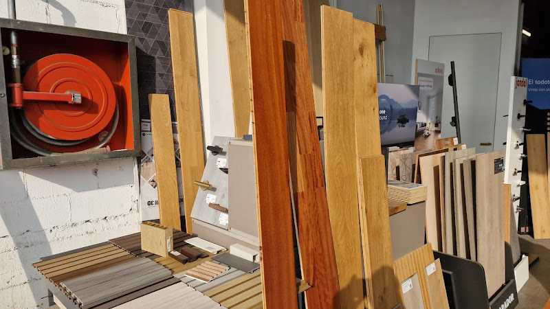 Fotografia tomada fuera de Maderas Zuhaitz - Empresa maderera en Valle de Trápaga-Trapagaran, Vizcaya