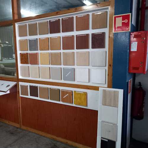 Fotografia tomada fuera de Zaitegui Maderas, S.A. - Establecimiento de venta de madera en Trapaga, Vizcaya