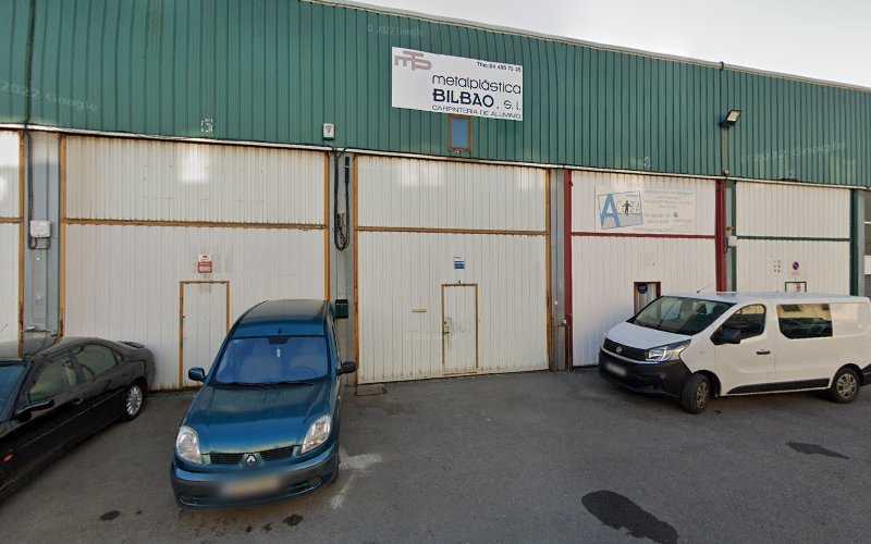 Fotografia tomada fuera de Metalplastica Bilbao S.L. - Carpintería metálica y de aluminio en Valle de Trápaga-Trapagaran, Vizcaya