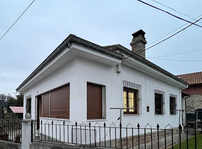 Fotografia tomada fuera de La Ventana Del Norte - Carpintería metálica y de aluminio en Torrelavega, Cantabria