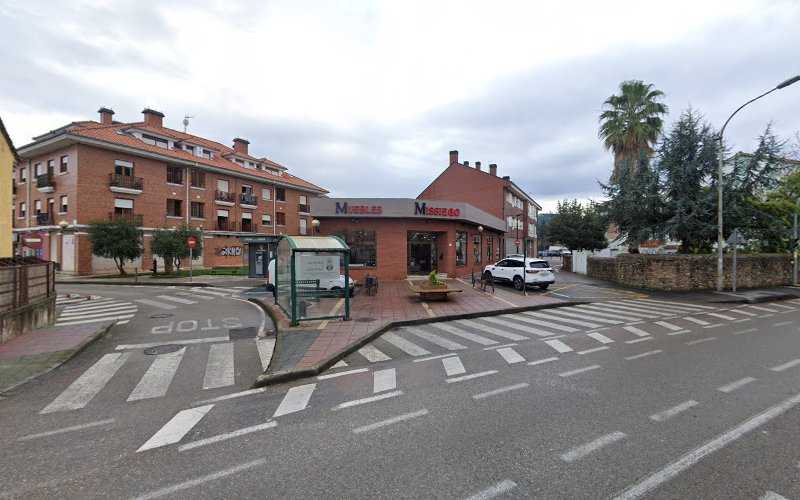 Fotografia tomada fuera de Muebles Missiego - Tienda de muebles en Torrelavega, Cantabria