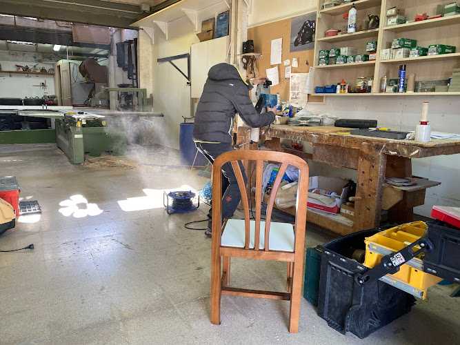 Fotografia tomada fuera de Fusteria ebenisteria Solé - Treballador de la fusta en Barcelona, Barcelona